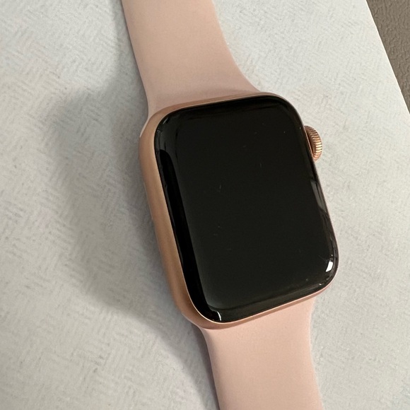 Apple Watch Series 40mm Gold aluminum case/ pink sand sports band